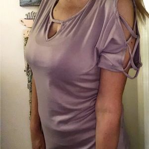 M. FASIS Lilac Silky Top With Cut Out Sleeves. Sz M. Very Flattering!! NWOT